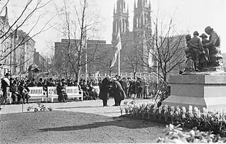 President Svinhufvud congratulating him for Topelius and children
