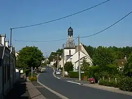 The church and the main road in the centre of Baudres