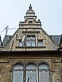 Left front gable