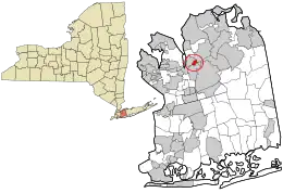 Location of Greenvale in Nassau County highlighted and circled in red (right). Inset map: Location of Nassau County in New York highlighted in orange (left).